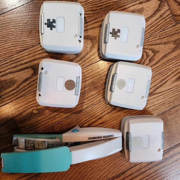 Creative Memories Shape Maker System with 4 cartridges included - Picture 1 of 1